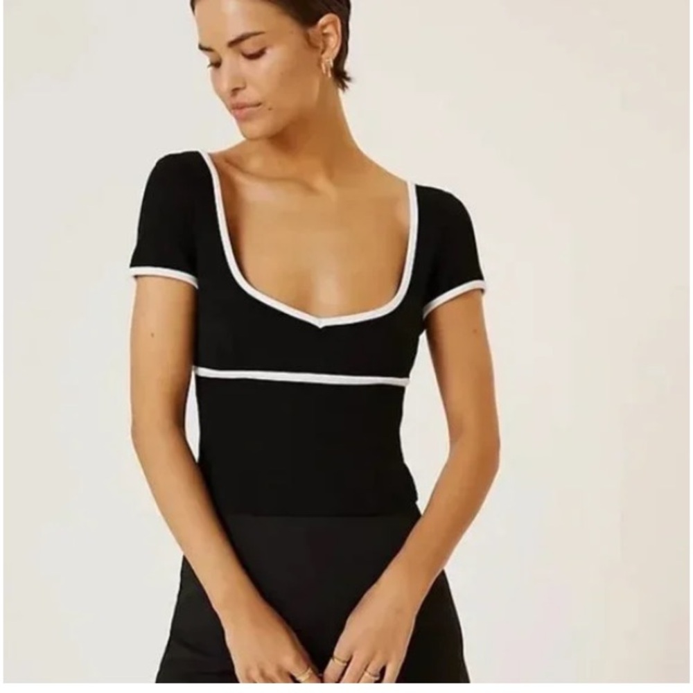 Maeve Contrast Trim Sweetheart Crop Top